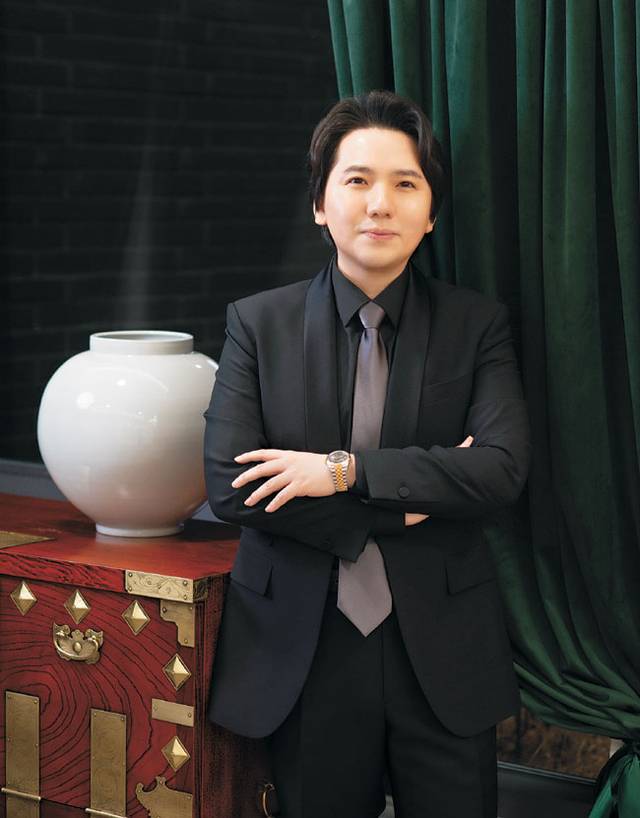 10대 때부터 전 국민이 아는 팝페라 스타로 활동해온 임형주가 어느덧 불혹의 나이가 됐다. 올해는 그가 예술행정가로서 인생 2막을 여는 첫해가 될 듯하다. 디지엔콤 제공