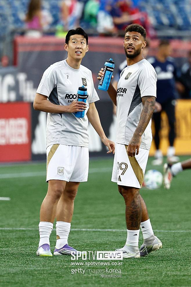 ▲ 영국 '디 애슬래틱' 역시 "인터 마이애미가 몬테레이의 공격수 베르테라메 영입에 나선 것은 LAFC의 스타 부앙가 영입을 위해 1,300만 달러를 제시했지만, 거절당한 데 따른 것이다. 오히려 부앙가는 LAFC와 재계약을 원하고 있다"라고 전했다.