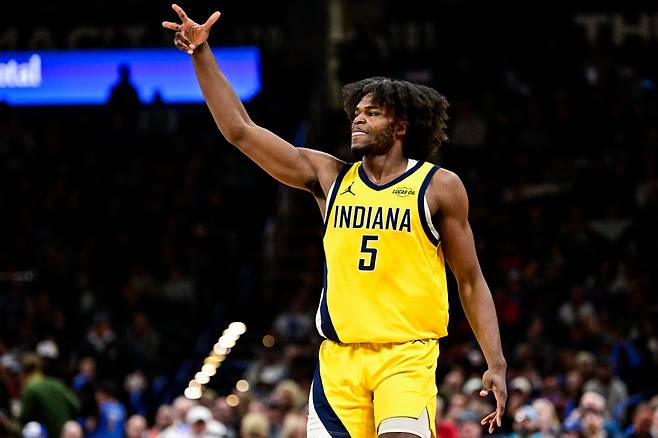 Indiana Pacers forward Jarace Walker gestures during the second half of an NBA basketball game against the Oklahoma City Thunder, Friday, Jan. 23, 2026, in Oklahoma City. (AP Photo/Gerald Leong)
<저작권자(c) 연합뉴스, 무단 전재-재배포, AI 학습 및 활용 금지>