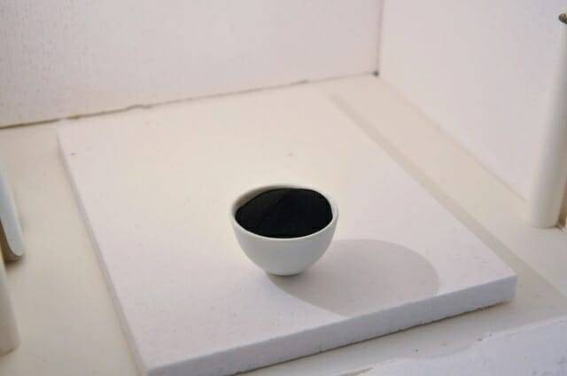 리그닌에서 얻은 경질 탄소는 배터리 전극의 기본 재료를 이룬다. (사진=프라운호퍼 IKTS)