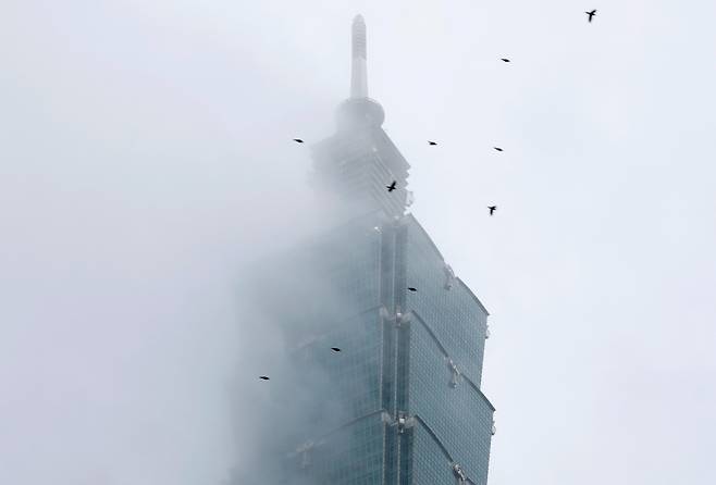 <YONHAP PHOTO-2530> Climbing - Climber Alex Honnold free soloing Taipei 101 Skyscraper - Taipei, Taiwan - January 24, 2026 General view of Taipei 101 REUTERS/Ann Wang/2026-01-24 09:42:40/<저작권자 ⓒ 1980-2026 ㈜연합뉴스. 무단 전재 재배포 금지, AI 학습 및 활용 금지>