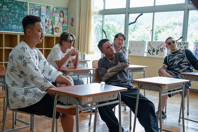 일본 연애프로그램 ‘불량 연애\'는 전직 야쿠자, 성인 업소 종사자 등 이른바 ‘불량배’로 낙인찍힌 이들이 편견을 넘어 상처와 결핍을 공유하며 진지하게 사랑을 찾아가는 과정을 담아 연프가 인간과 사회의 이해를 확장하는 매개가 될 수 있음을 보여줬다. 넷플릭스 제공