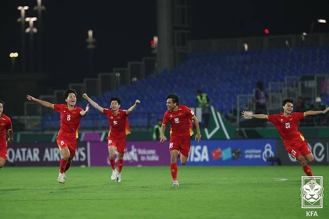 기뻐하는 베트남 U-23 축구대표팀 선수들. /사진=대한축구협회 제공