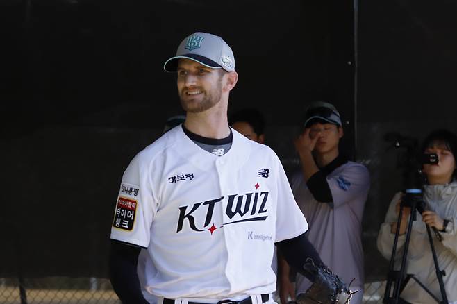 불펜투구에 나선 KT 보쉴리. 사진제공=KT 위즈