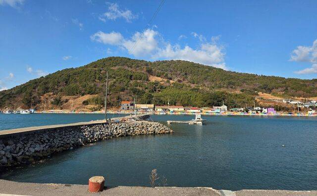 송 할머니 집 앞에서 바라본 여수 바다와 섬.