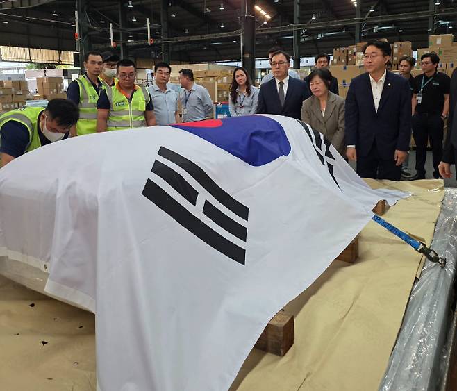 태극기에 감싸인 이해찬 전 총리의 관. 더불어민주당 김현 의원실 제공