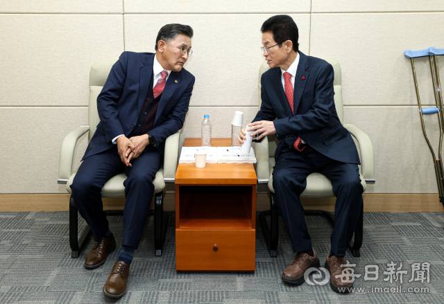 대구·경북(TK) 행정통합 논의가 급물살을 타고 있는 27일 경북도의회에서 열린