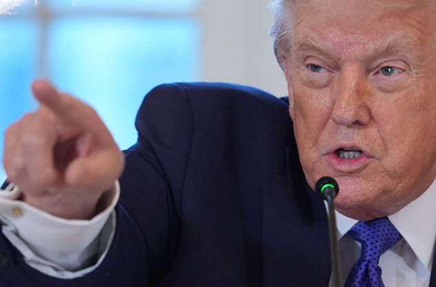 도널드 트럼프 미국 대통령이 백악관에서 회의를 주재하고 있다. ⓒAP/뉴시스