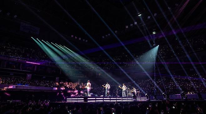 (사진출처: JYP엔터테인먼트, Live Nation)