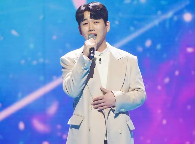 가수 황영웅 측이 '학교 폭력' 의혹에 대해 3년 만에 부인하며 "명예를 회복하고 싶다"고 말했다. /사진=MBN '불타는 트롯맨'