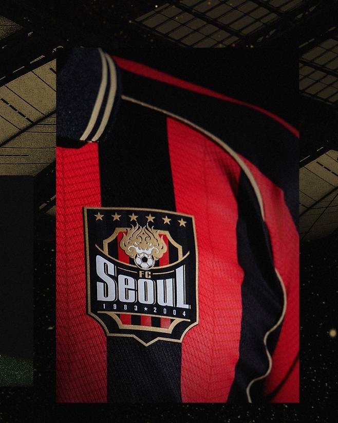 ▲ “가슴 위에 새긴 FC서울 자부심!” FC서울, 2026시즌 유니폼 ‘Golden Stars’ 발표. ‘Grow with uS, GS’ GS스포츠 프로축구단 FC서울(이하 FC서울)이 2026시즌을 맞아 FC서울의 자부심과 새로운 도약의 의지를 담은 신규 유니폼 ‘Golden Stars’를 발표했다.