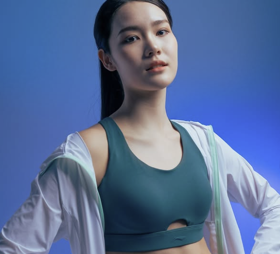 지난 25일 인도네시아 자카르타에서 끝난 2026 세계배드민턴연맹(BWF) 인도네시아 마스터스(슈퍼 500)에서 준우승을 차지하며 스포츠라이트를 받은 여자단식 세계랭킹 36위 피차몬 오파트니푸스가 27일부터 자국에서 열리는 태국 마스터스(슈퍼 300)엔 기권한다. BWF는 대회 직전 기권자 리스트를 발표하면서 피차몬을 포함시켰다. 피차몬은 세계랭킹 36위로, 인도네시아 마스터스 결승까지 올라 4위 천위페이(중국)에 분전한 것이 화제가 됐다. 피차몬 SNS