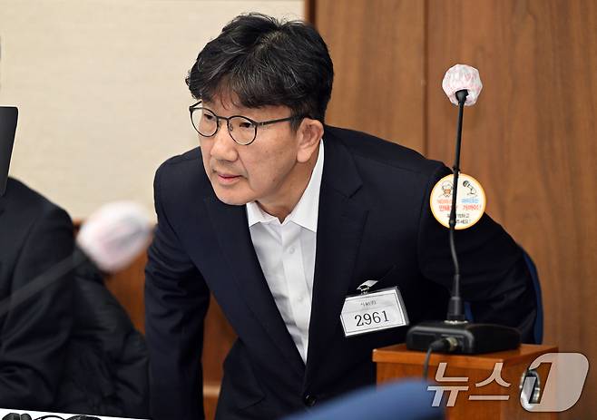 지난해 11월 3일 자신의 정치자금법 위반 혐의 사건 1차 공판에 출석한 권성동 국민의힘 의원.(뉴스1 DB)ⓒ News1 사진공동취재단