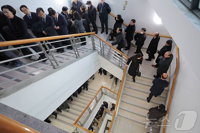 28일 서울 종로구 서울대학교병원 장례식장에 마련된 고 이해찬 전 국무총리 빈소를 찾은 조문객들이 조문을 하기 위해 줄 서 있다. 2026.1.28/뉴스1 ⓒ News1 사진공동취재단