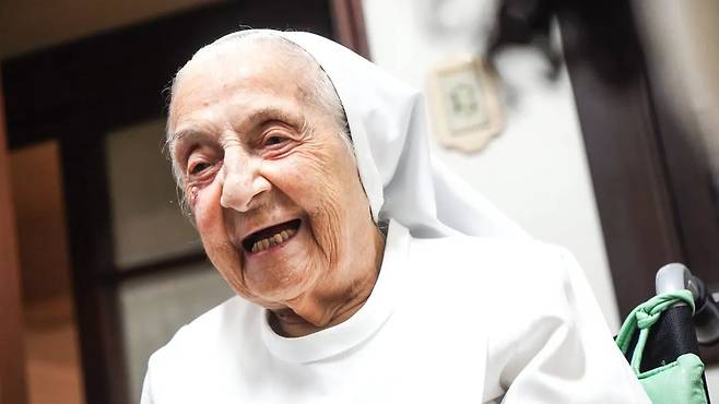 지난해 4월 116세 나이로 세상을 떠난 이나 카나바로 루카스(Inah Canabarro Lucas) 수녀. 그녀는 2024년 12월 세계 최고령자로 인정받았다./LongeviQuest