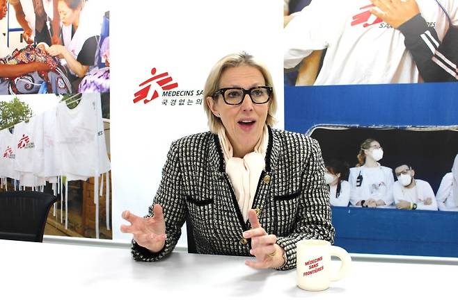 22일 서울 서초구 국경없는의사회 한국사무소에서 한겨레와 인터뷰를 하는 엠마 캠벨 한국 사무총장. 사진 김지훈