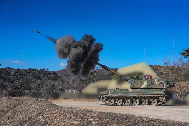 서북도서방위사령부 예하 부대가 지난 2월 19일 K9 자주포 사격을 하고 있다. 서북도서방위사령부 제공