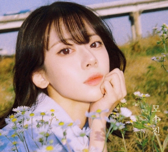 혼성 듀오 어쿠스틱 콜라보의 보컬리스트 모수진(27)이 사망했다.