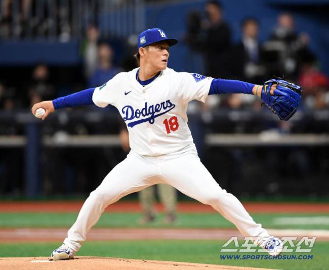 LA 다저스 선발투수 요시노부 야마모토가 21일 고척 스카이돔에서 열린 MLB 서울시리즈 샌디에이고 파드리스와 경기에서 역투하고 있다. 고척=정재근 기자 cjg@sportschosun.com/2024.3.21/