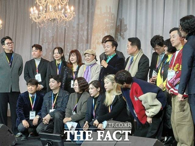 (사)대한민국방송코미디언협회(회장 김학래)는 2026년 새해를 맞아 서울 반포 한강 세빛섬 플로팅아일랜드에서 신년회 '우리는 코미디언이다' 큰마당 잔치를 개최했다. /강일홍 기자