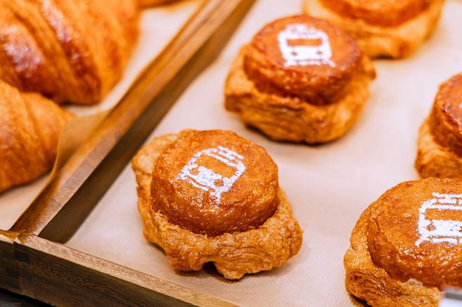 테라로사는 30번째 매장인 서울역점을 열고 전용 블렌드와 기차 콘셉트 메뉴를 선보였다. 사진 테라로사