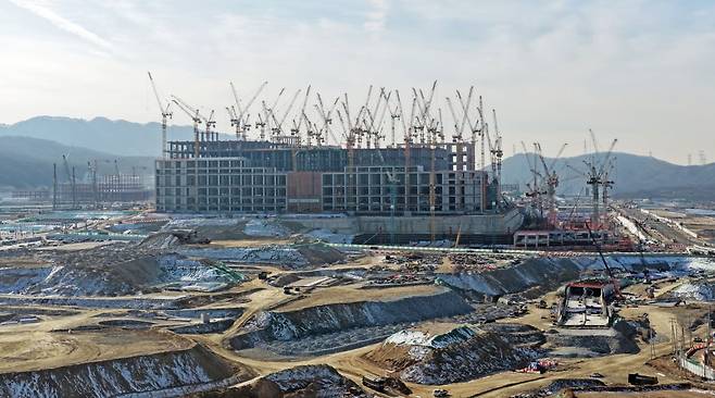 지난 20일 경기도 용인시 처인구 원삼면 용인반도체클러스터 일반산업단지 공사현장이 분주하다. / 사진=연합뉴스