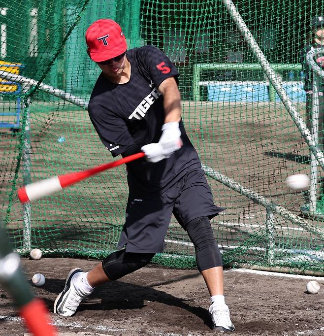 KIA 김도영은 2026시즌 유격수로 기회를 받을 전망이다. 그는 부상 우려를 떨쳐내고 자신을 증명하겠다는 각오다. 사진제공|KIA 타이거즈