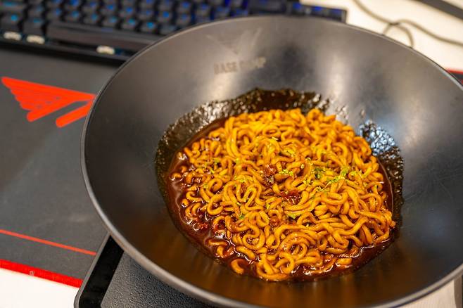 T1 베이스캠프 페이커 픽 불닭게티