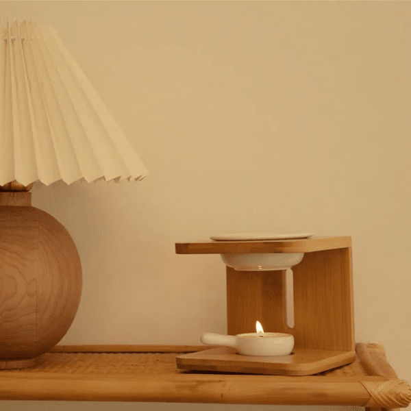 미세스콜드 아로마버너 기프트세트 천연 재료인 대나무와 세라믹으로 구성된 버너와 오일로, 집들이 선물로 제격인 아이템. 램프에 물을 붓고 에센셜 오일을 더해 사용한다. 39900원