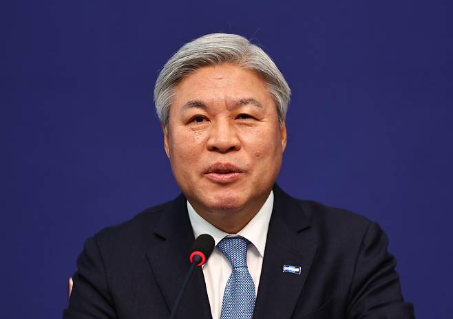 서왕진 조국혁신당 원내대표가 7일 오전 서울 여의도 국회에서 내란전담재판부설치법 등 현안 관련 기자간담회를 열고 발언하고 있다. 2025.12.07 뉴시스