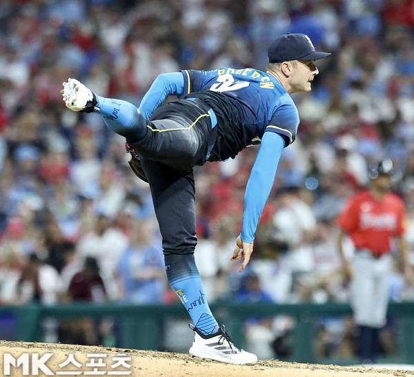 데이빗 로버트슨이 현역 은퇴를 선언했다. 사진= MK스포츠 DB