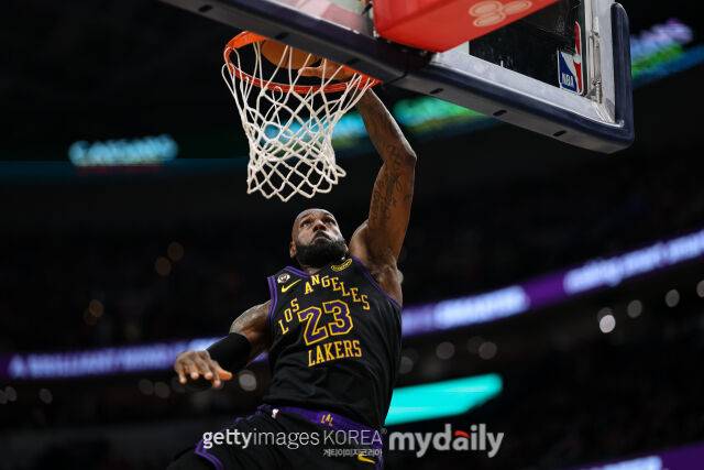 덩크하는 르브론. /게티이미지코리아