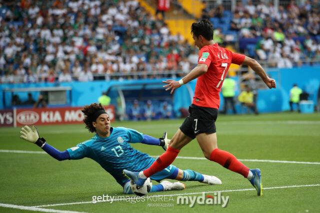 손흥민과 오초아/게티이미지코리아