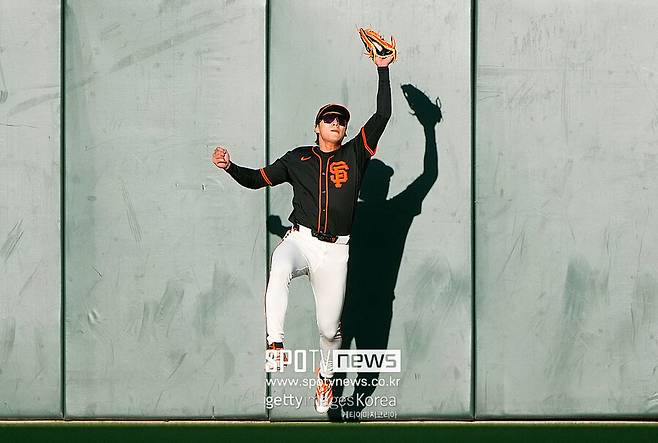 ▲ NBC스포츠는 “자이언츠의 외야 수비는 지난 2년간 메이저리그 최악으로 평가받았지만, 이제는 리그 최고 수준의 수비형 중견수를 보유하게 됐다. 또한 코너 외야수(이정후·라모스)들 역시 모두 중견수 출신"이라고 기대를 드러냈다