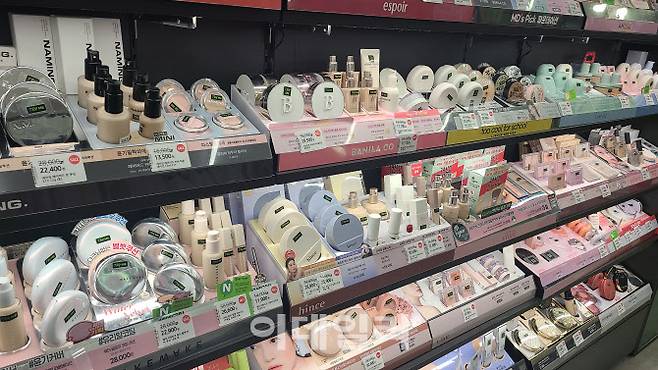 화장품 매대. 사진은 유통기한 임박 화장품과 관련 없음. (사진=김지우 기자)