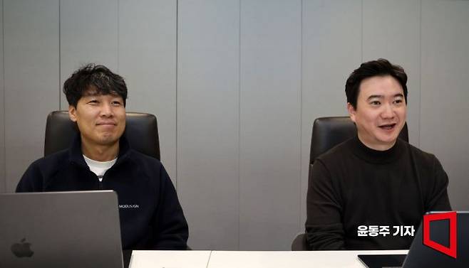이영준 모두싸인 대표(오른쪽)와 이동주 CTO가 아시아경제와 인터뷰를 하고 있다. 윤동주 기자