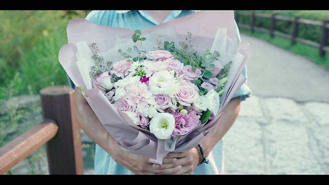 전현지 감독의 ‘30초만 돌려봐’는 계속되는 리와인드로 시간의 왜곡을 겪는 남성이 여성에게 가닿지 못하는 과정을 그렸다. CJ ENM 제공