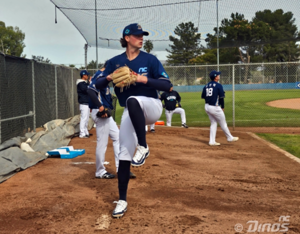 NC 다이노스 투수 커티스 테일러가 불펜 투구를 하고 있다. /NC 다이노스