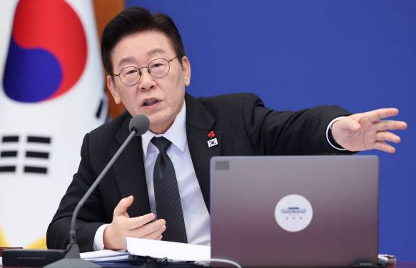 이재명 대통령이 지난달 27일 청와대에서 열린 국무회의에서 발언하고 있다. (사진=공동취재)