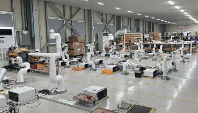 뉴로메카 포항지사 협동로봇 시험공정 (사진=지디넷코리아 신영빈 기자)