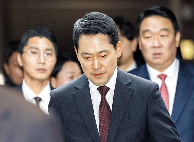 김지호 기자의원총회 참석하는 장동혁 국민의힘 장동혁 대표가 2일 국회에서 열린 당 의원총회에 참석하고 있다. 이날 의총에서는 한동훈 전 대표 제명, 당 운영 방향 등을 놓고 의원 20여 명이 발언하며 격론이 벌어졌다.