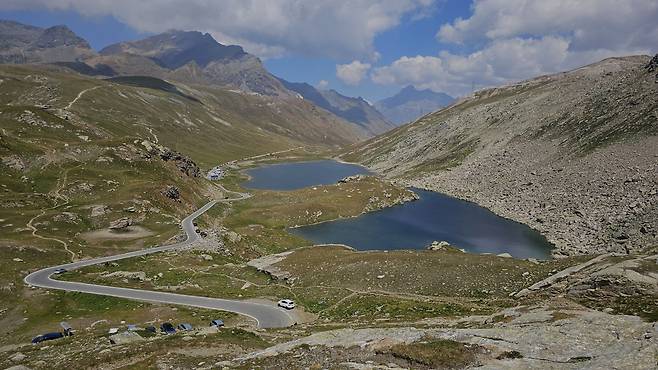 꼴 니볼레. 정상부의 경치도 좋고 걷는 길도 좋은데 아무런 편의 시설도 없으니 유의할 일이다. /박병원