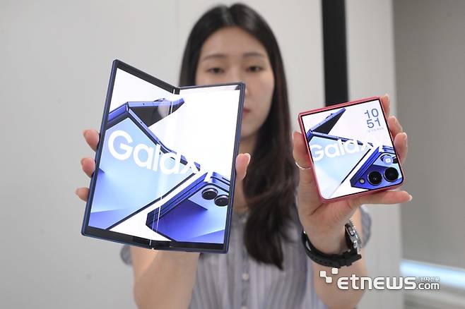 삼성전자 갤럭시Z 폴드7(왼쪽), 갤럭시Z 플립7. 박지호기자 jihopress@etnews.com