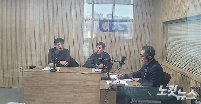 왼쪽부터 유상용 충북도의원, 이상식 충북도의원, 김종현 앵커. 충북CBS