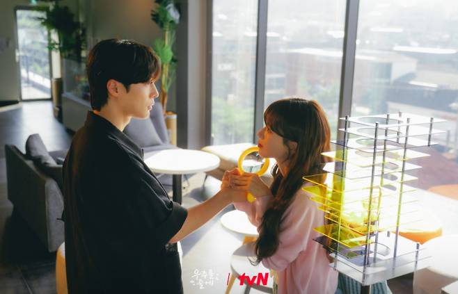 ‘우주를줄게’ 줄거리