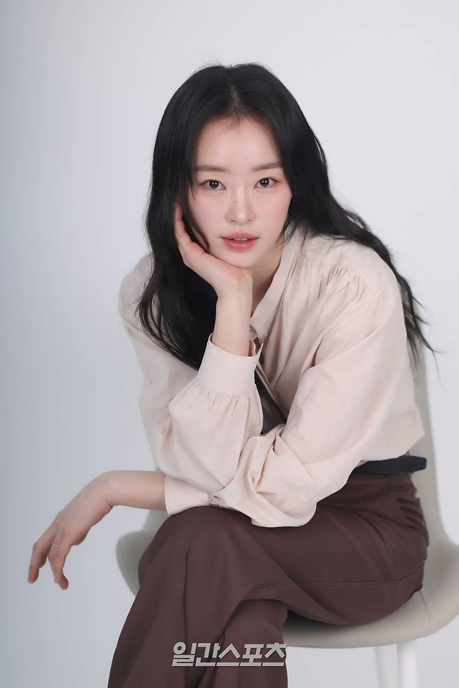 배우 정회린이 26일 오후 서울 중구 순화동 KG타워에서 진행된 일간스포츠와의 인터뷰에 앞서 포즈를 취하고 있다. 서병수 기자 qudtn@edaily.co.kr /2026.01.26/