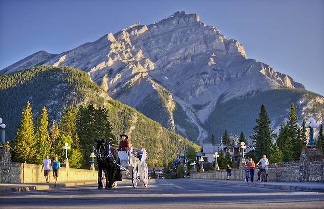 밴프 타운/사진=캐나다관광청제공 (ⓒ Banff & Lake Louise Tourism Paul Zizka)