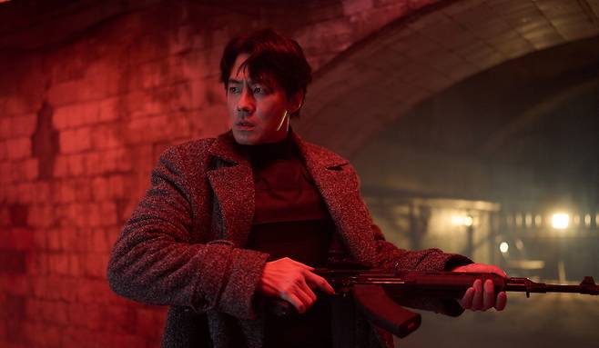 영화 '휴민트'에서 국정원 블랙요원 조과장 역을 맡은 배우 조인성. 러시아 블라디보스토크가 배경이다. NEW