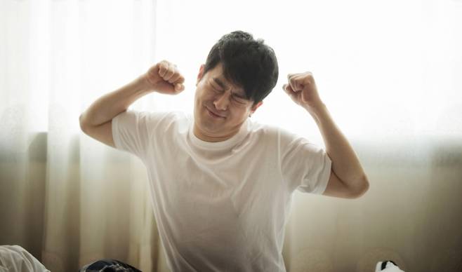 전문가들은 중·장년기 이후에도 규칙적인 생활 리듬과 신체 활동을 유지하는 것이 장수에 도움이 된다고 조언한다. 아이클릭아트