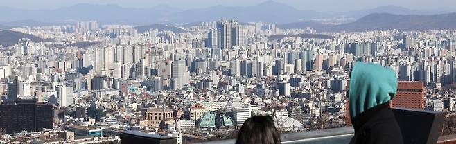 서울 남산 전망대에서 바라본 서울 시내 전경. 사진=연합뉴스